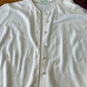 Vintage A Bermuda Full Fashioned cardigan w/round pearl buttons.  Size Small.